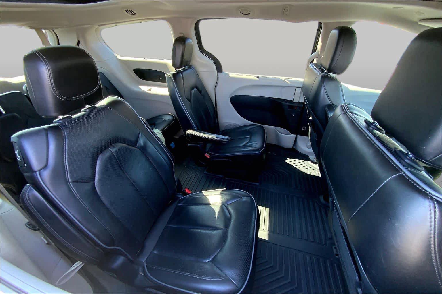 Used 2020 Chrysler Pacifica Limited FWD image 20