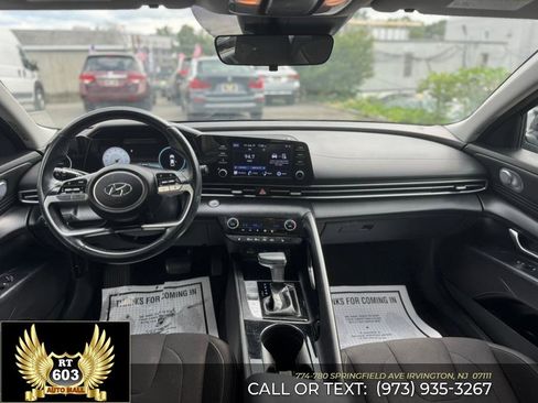 Used 2022 Hyundai Elantra SEL w/ Convenience Package image 13