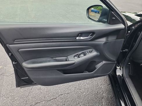 Used 2024 Nissan Altima 2.5 SV FWD image 9