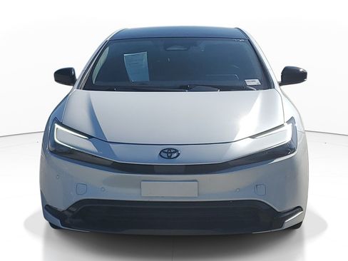 Used 2025 Toyota Prius FWD image 2