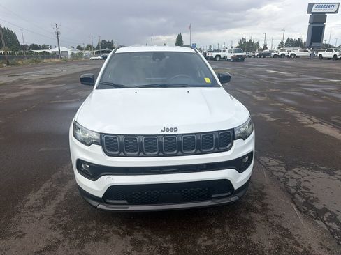 Used 2025 Jeep Compass Latitude w/ Convenience Group AWD/4WD image 2