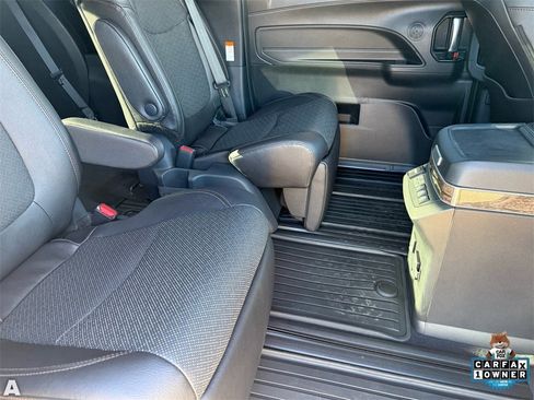 Used 2025 Toyota Sienna Platinum image 26
