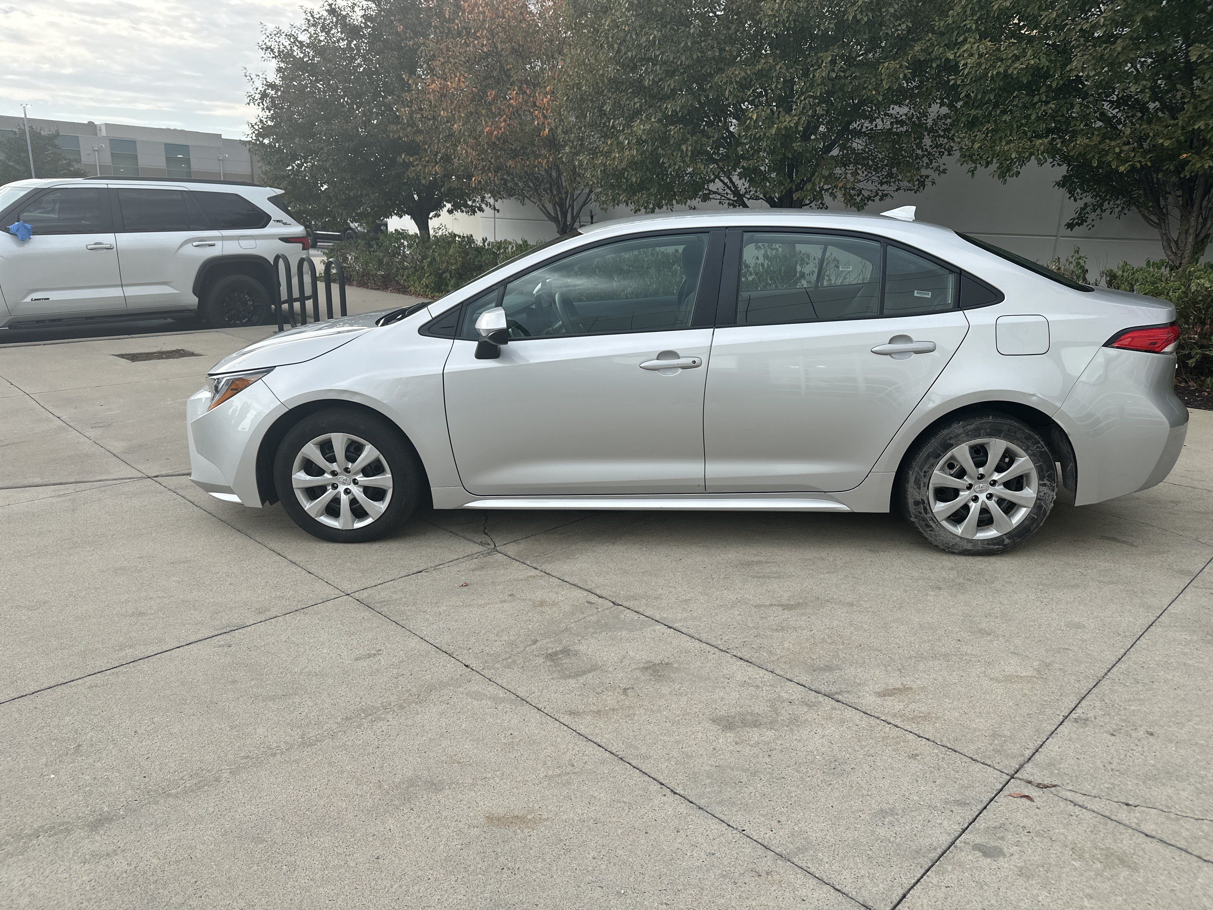 Used 2025 Toyota Corolla LE FWD image 9