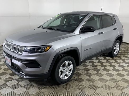 Used 2022 Jeep Compass Sport image 2