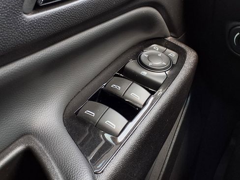 Used 2024 Chevrolet Equinox Premier image 19