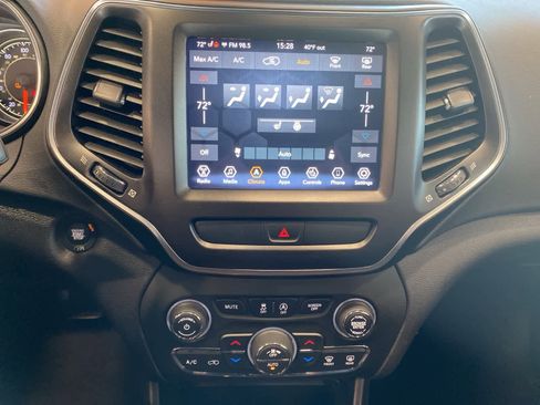 Used 2020 Jeep Cherokee Trailhawk w/ Comfort & Convenience Group image 12