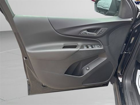 Used 2024 Chevrolet Equinox LT image 18