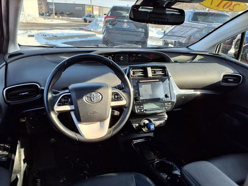 Used 2017 Toyota Prius Four image 6