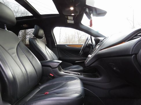 Used 2017 Lincoln MKC Reserve w/ Lincoln MKC Climate Package image 13