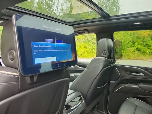 Used 2023 Cadillac Escalade Sport w/ LPO, ONYX Package AWD/4WD image 31
