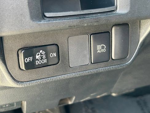 Used 2019 Toyota Tacoma SR5 AWD/4WD image 23
