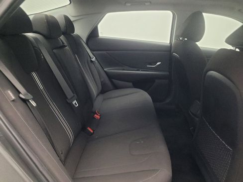 Used 2025 Hyundai Elantra SEL FWD image 19