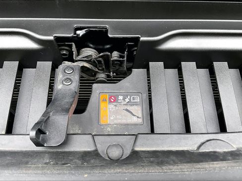 Certified 2025 GMC Sierra 1500 SLT AWD/4WD image 33