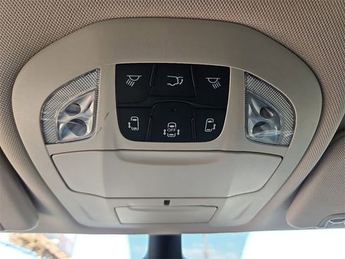 Used 2023 Chrysler Voyager LX image 28