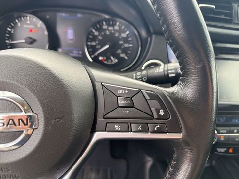 Used 2018 Nissan Rogue SL FWD image 44