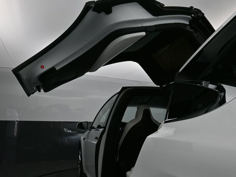 Used 2018 Tesla Model X 100D image 19