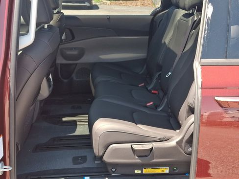 New 2026 Kia Carnival SX FWD image 6