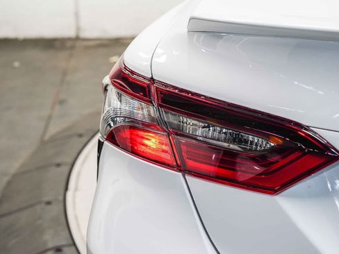Used 2022 Toyota Camry SE w/ Convenience Package FWD image 11