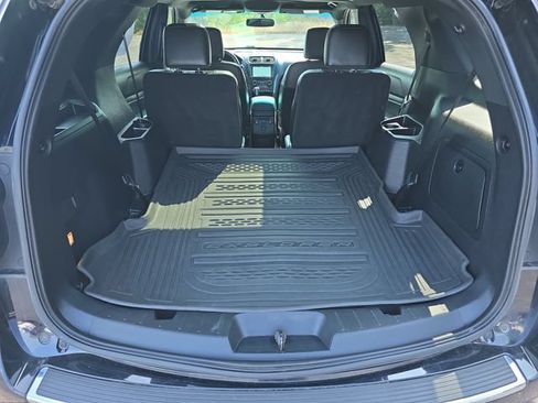 Used 2018 Ford Explorer XLT w/ Equipment Group 202A AWD/4WD image 32