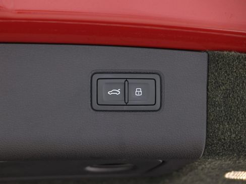 Used 2022 Bentley Bentayga AWD/4WD image 80