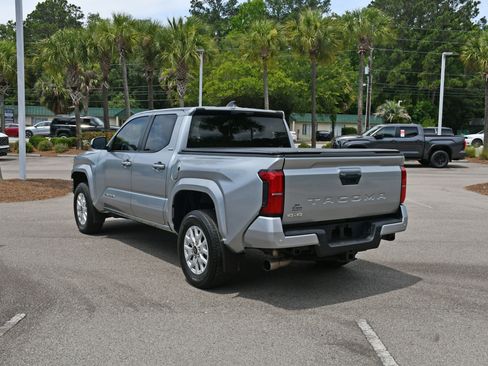 Certified 2024 Toyota Tacoma SR5 AWD/4WD image 4