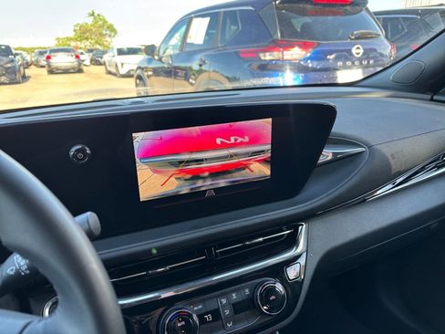 Used 2025 Buick Envista Sport Touring image 22