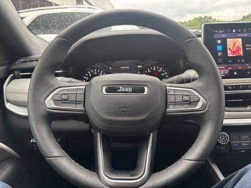 Used 2025 Jeep Compass Limited AWD/4WD image 28