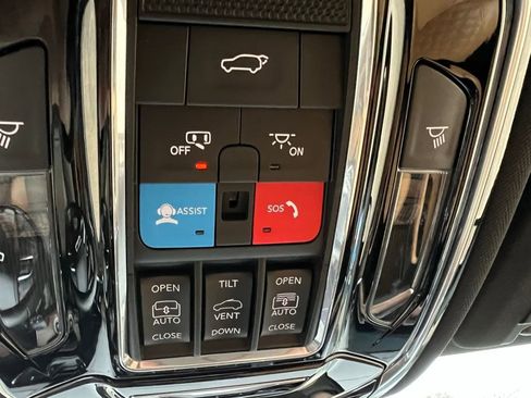 Used 2022 Jeep Grand Cherokee Summit w/ Luxury Tech Group V image 53