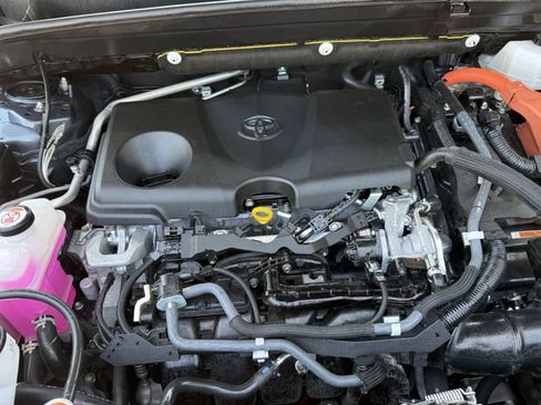 Used 2021 Toyota Venza LE AWD/4WD image 34
