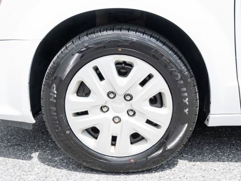 Used 2018 Dodge Grand Caravan SE w/ UConnect Hands-Free Group FWD image 15