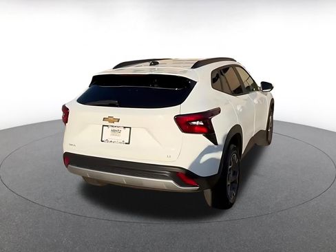 Used 2025 Chevrolet Trax LT image 12