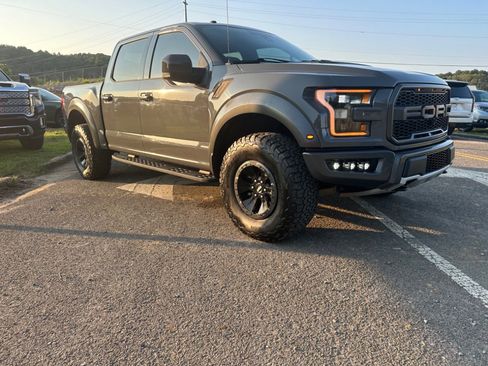 Used 2018 Ford F150 Raptor w/ Equipment Group 802A Luxury image 4