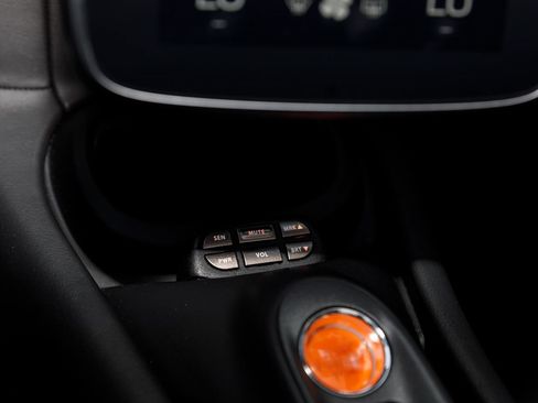Used 2025 McLaren Artura Spider RWD image 36