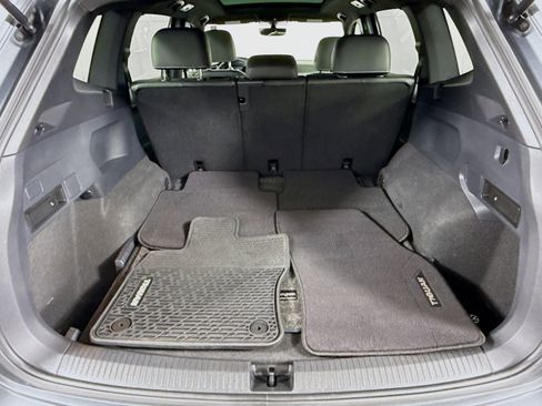 Certified 2021 Volkswagen Tiguan SE R-Line image 24