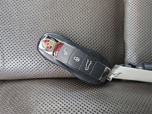 Used 2016 Porsche Macan S image 39