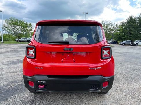 Used 2017 Jeep Renegade Trailhawk w/ Premium Trailhawk Package AWD/4WD image 4