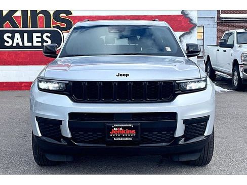 Used 2024 Jeep Grand Cherokee L Laredo AWD/4WD image 3