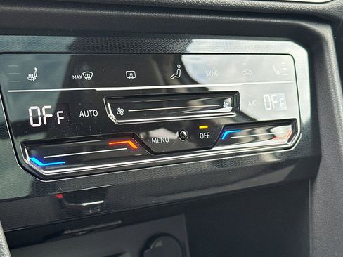 New 2026 Volkswagen Taos SE image 19