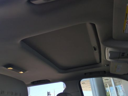 Used 2015 GMC Sierra 2500 Denali w/ Duramax Plus Package AWD/4WD image 19