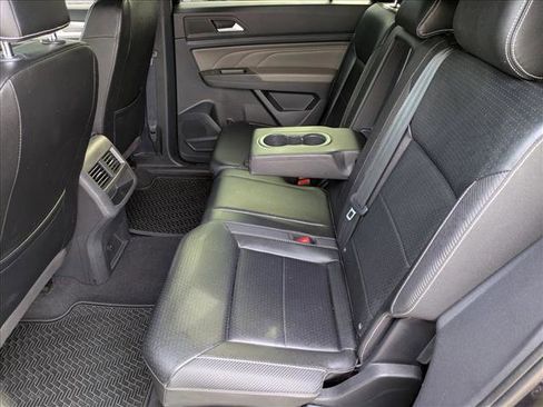 Used 2022 Volkswagen Atlas Cross Sport SE image 17