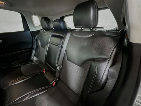 Used 2018 Jeep Compass Latitude w/ Popular Equipment Group FWD image 22