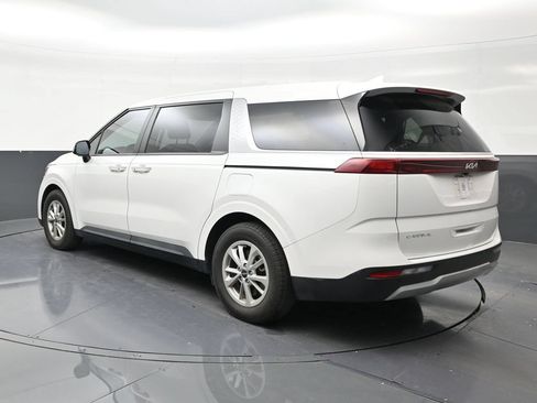 Used 2024 Kia Carnival LX FWD image 3
