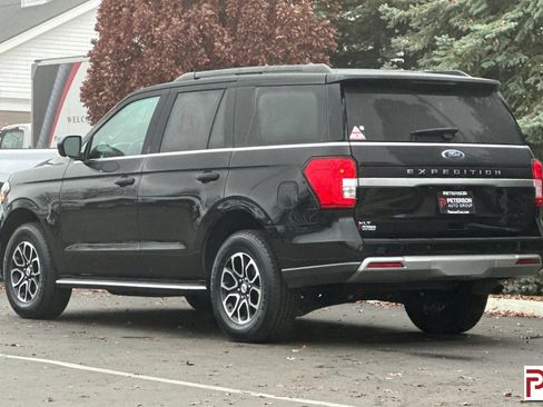 Used 2023 Ford Expedition XLT image 6