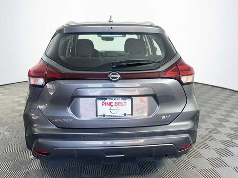 Used 2023 Nissan Kicks SV w/ Interior Electronics Package FWD image 5