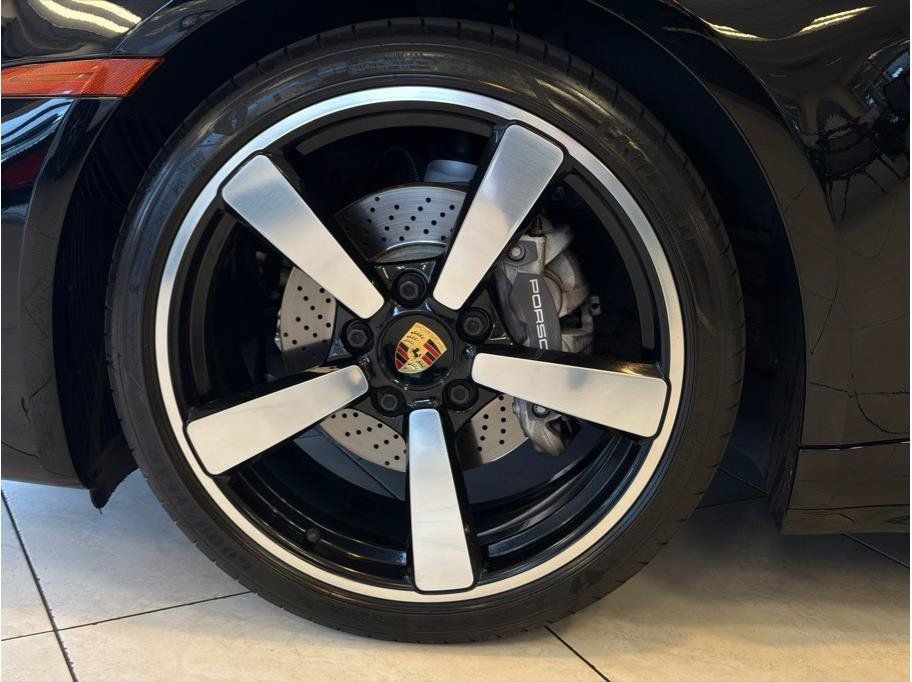 Used 2020 Porsche 911 Carrera image 9