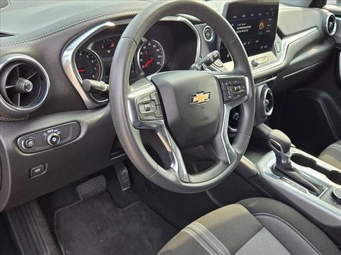 Used 2025 Chevrolet Blazer LT AWD/4WD image 10