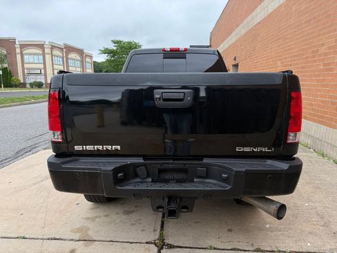 Used 2013 GMC Sierra 2500 Denali w/ Suspension Package, Off-Road AWD/4WD image 9