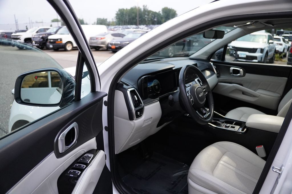 Used 2023 Kia Sorento SX AWD/4WD image 14