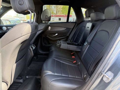 Used 2018 Mercedes-Benz GLC 300 4MATIC w/ Premium Package image 12