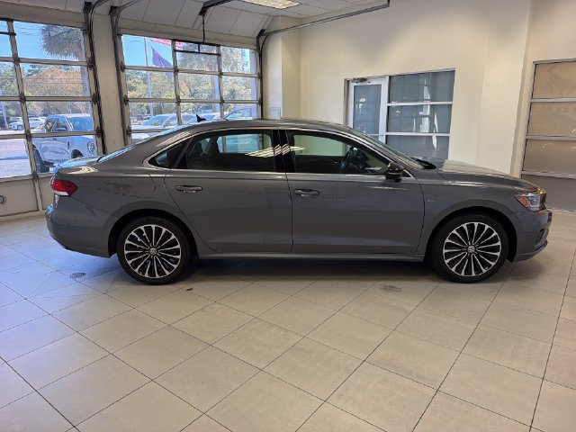 Used 2022 Volkswagen Passat 2.0T FWD image 8